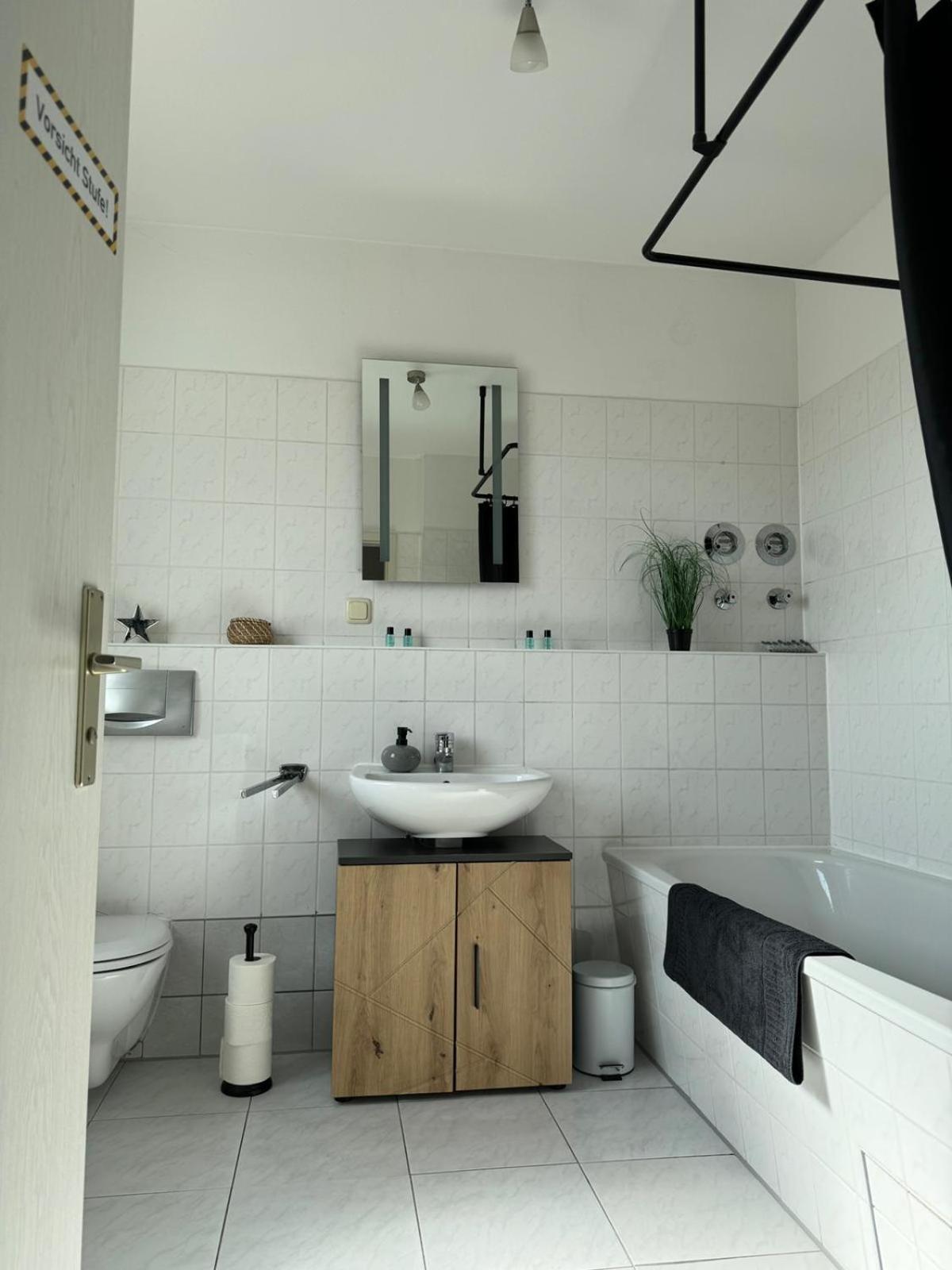 Stylische Ferienwohnung Gratis Wifi Naehe Bahnhof Zwickau Buitenkant foto